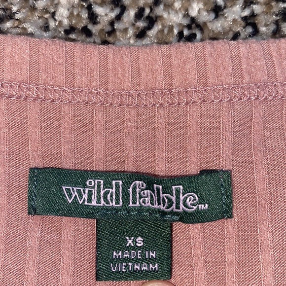 Long sleeve CROPTOP, CAUSAL LOOK TO WEAR ON A HOT DAY, SCHOOL - Picture 2 of 4